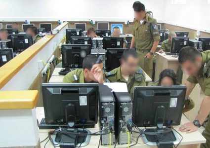 الاحتلال يمنح "شارة تقدير" الأولى من نوعها لنائب قائد وحدة 8200 الاستخباراتية