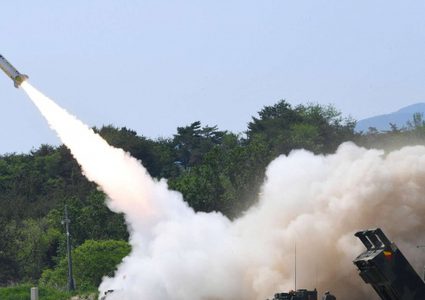 كوريا الشمالية تطلق عشرات الصواريخ باتجاه بحر اليابان والبحر الأصفر