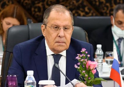 لافروف ونظيره الإيراني يبحثان توتر الأوضاع في الخليج العربي