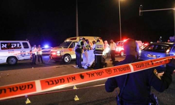 إصابة مستوطنة بجروح خطيرة برأسها بالخليل