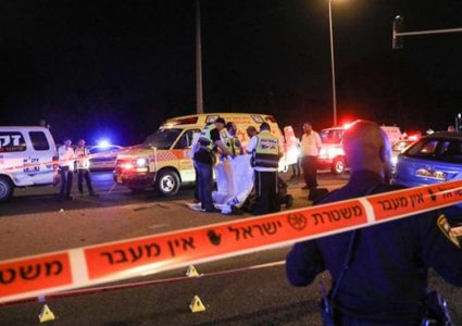 إصابة مستوطنة بجروح خطيرة برأسها بالخليل