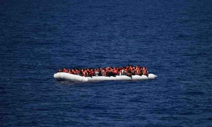 غزة: وفاتاة و3 مفقودين بغرق قارب هجرة في مياه اليونان