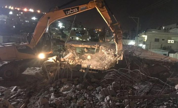 سلطات الاحتلال تجبر مواطنا على هدم منزله في القدس المحتلة