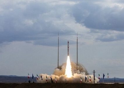 إيران تعلن إطلاق صاروخ حامل للأقمار الصناعية بنجاح