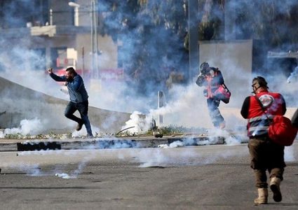 نابلس إصابات بالاختناق خلال مواجهات مع قوات الاحتلال في بلدة الساوية