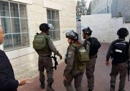 قوات الاحتلال تقتحم مدرسة مدرسة اللبن الساوية وتهدد بإطلاق النار