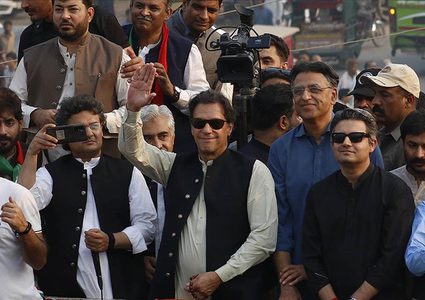 عمران خان يعتزم استئناف المسيرة إلى إسلام آباد للمطالبة بإجراء انتخابات مبكرة