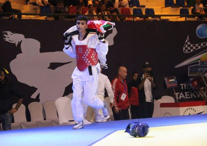 عبيدات يسلم الرجوب ملف لجنة المراجعة في بطولة فلسطين الدولية للتايكواندو