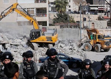 القدس: قوات الاحتلال تهدم مخبزا في مخيم شعفاط