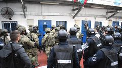 هيئة الأسرى :قوات القمع تقتحم قسم (12) في سجن عوفر