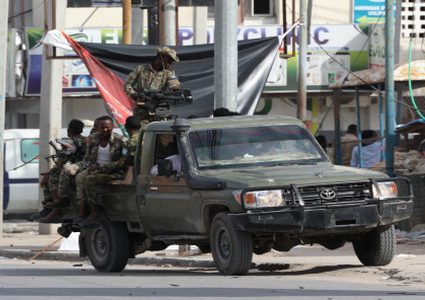 في الصومال.. مقاتلو حركة الشباب يهاجمون قاعدة عسكرية وسط البلاد