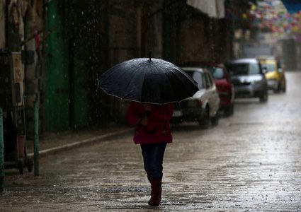 حالة الطقس: انخفاض على الحرارة و سقوط أمطار متفرقة على معظم المناطق