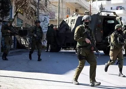 قوات الاحتلال تشن حملة اعتقالات ومداهمات في الضفة والقدس