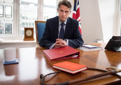 استقالة وزير بريطاني بسبب مزاعم تنمر