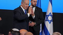 مؤرخ بارز : إسرائيل دولة يحكمها زعران ونتنياهو دمية في أيديهم