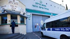 سلطات الاحتلال تنقل المعتقلة دينا جرادات إلى المستشفى