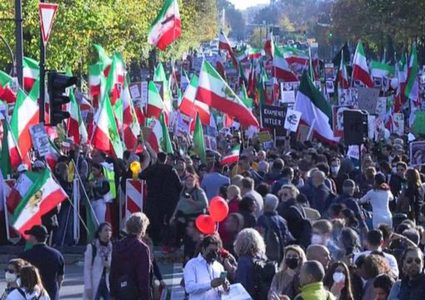 الجيش الإيراني:  في انتظار أوامر خامنئي للتصدي للمتظاهرين