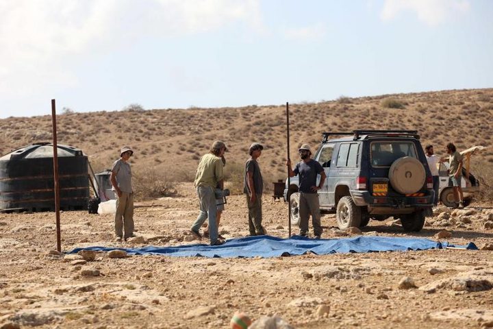 مستوطنون ينصبون معرشا في الأغوار الشمالية