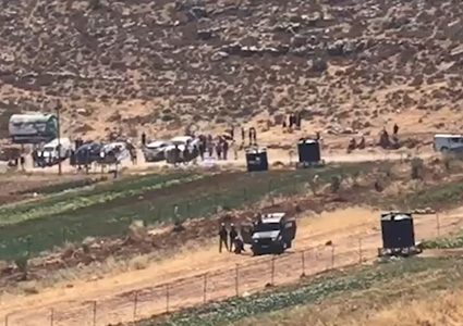 مستوطنون يقتحمون نبع قريوت جنوب نابلس