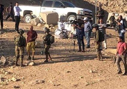 الاحتلال يصور المنشآت السكنية والزراعية للمواطنين في الأغوار الشمالية