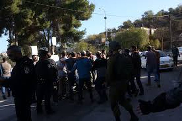 مستوطنون يحتجزون ثلاثة مواطنين شرق نابلس