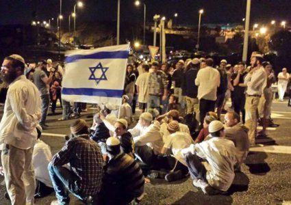 إصابتان في اعتداءات للمستوطنين على المزارعين غرب دورا الخليل