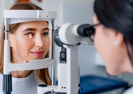 متى يجب أن تزور طبيب العيون للتأكد من سلامة بصرك؟