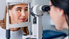 متى يجب أن تزور طبيب العيون للتأكد من سلامة بصرك؟