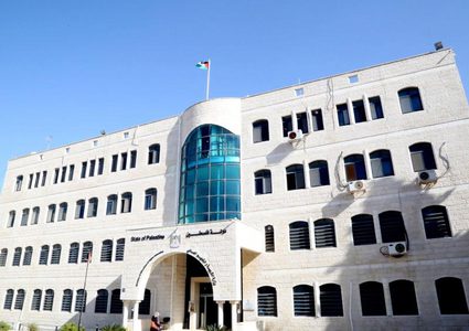 وزير التربية يفتتح مدرسة وروضة الزيتونة في بيرزيت