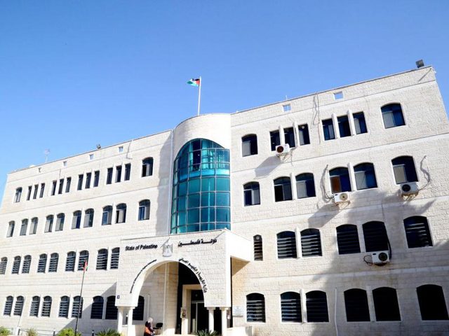 وزير التربية يفتتح مدرسة وروضة الزيتونة في بيرزيت