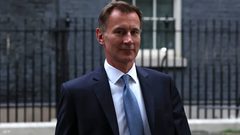 وزير المالية البريطاني يقول إنه مضطر لرفع الضرائب لإصلاح الاقتصاد