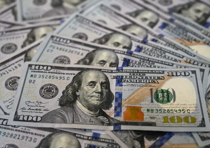 خبير اقتصادي: السبب الرئيس لانخفاض الدولار هو ارتفاع أسواق الأسهم بشكل كبير