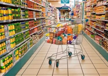 "الإحصاء": سلع غذائية ترفع التضخم إلى 4.39% الشهر الماضي