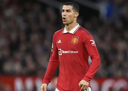 الكشف عن رد فعل تين هاج ولاعبي يونايتد على تصريحات رونالدو