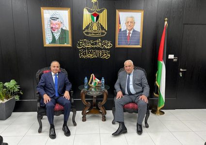 وزير الداخلية يبحث آفاق التعاون مع السفير المصري