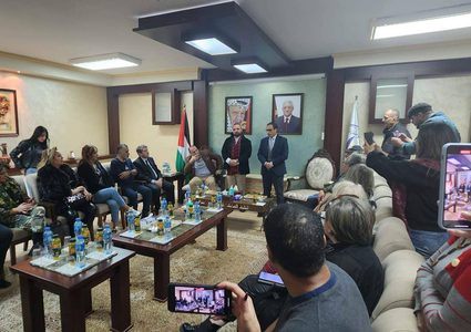 جامعة النجاح الوطنية تستقبل وفداً من الفنانين والشعراء العالميين والعرب