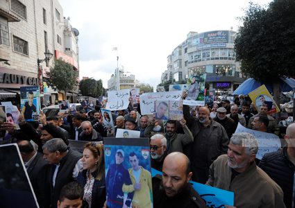 وقفة في رام الله للمطالبة باسترداد جثامين الشهداء المحتجزة