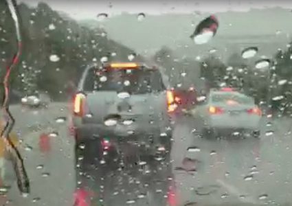 خبير مرور يُوجّه نصائح وارشادات للسائقين في فصل الشتاء