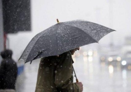 الطقس: أجواء غائمة وأمطار متفرقة على معظم المناطق