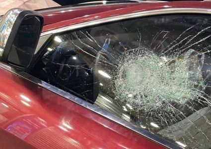 مستوطنون يهاجمون مركبة مواطن في قلقيلية