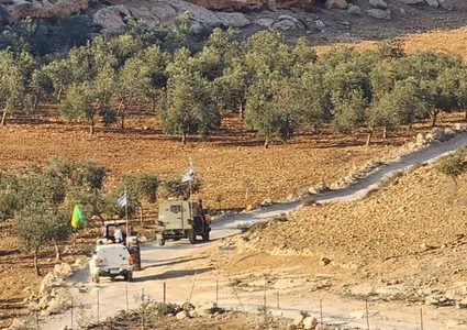 قوات الاحتلال تستولي على جرار زراعي من مسافر يطا جنوب الخليل