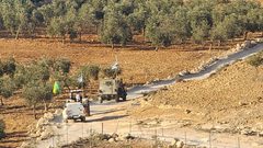 قوات الاحتلال تستولي على جرار زراعي من مسافر يطا جنوب الخليل