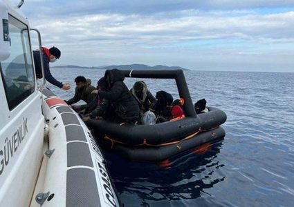 الخارجية : إنقاذ 5 فلسطينيين قرب جزيرة كوس اليونانية