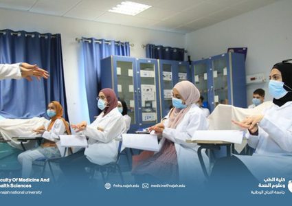 كيف يعد الدكتور محمد الحايك امتحانات مساقاته في دائرة التمريض؟