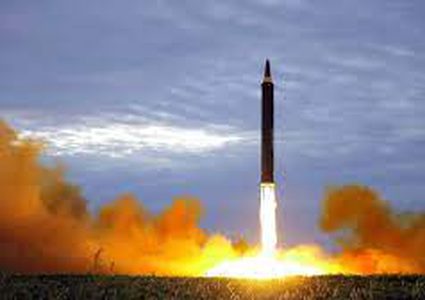 كوريا الشمالية تطلق صاروخا عابرا للقارات