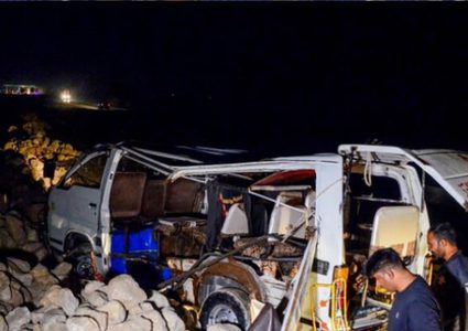 20 قتيلا على الأقل بينهم 11 طفلاً في حادث طرق في باكستان