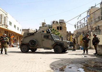 الاحتلال يغلق وسط الخليل وشارع بئر السبع لتأمين اقتحام المستوطنين