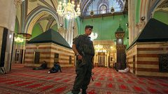 "التعاون الإسلامي" تدين إغلاق الاحتلال للحرم الإبراهيمي في الخليل