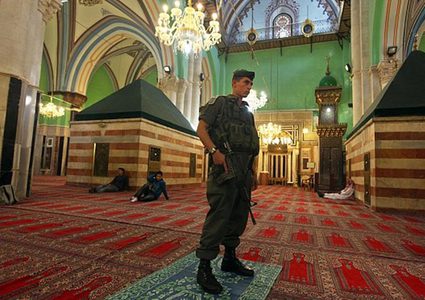 "التعاون الإسلامي" تدين إغلاق الاحتلال للحرم الإبراهيمي في الخليل