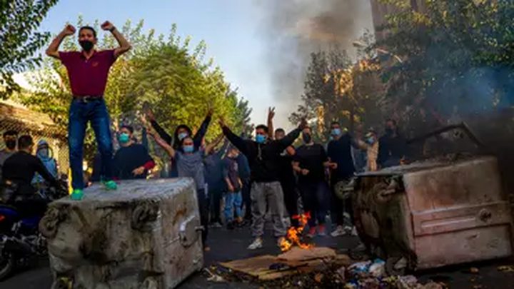 مخابرات الاحتلال: حراك إيران بدأ يتحول لثورة